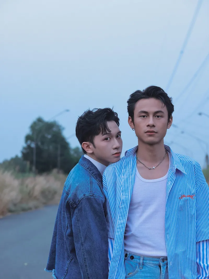 Đỗ Hoàng Dương ra mắt MV Ngược Chiều Yêu, lấy cảm hứng từ ‘cái nắm tay thế kỷ’ của cố tài tử Trương Quốc Vinh 4