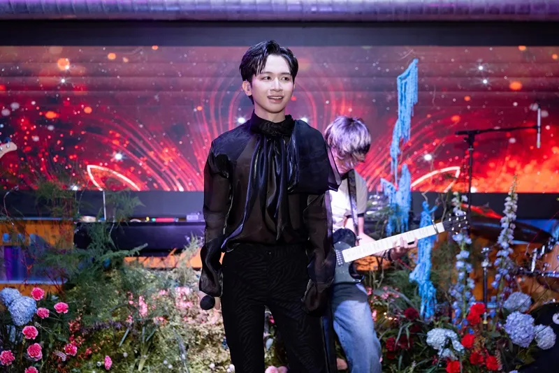 Đỗ Hoàng Dương ra mắt MV Ngược Chiều Yêu, lấy cảm hứng từ ‘cái nắm tay thế kỷ’ của cố tài tử Trương Quốc Vinh 3