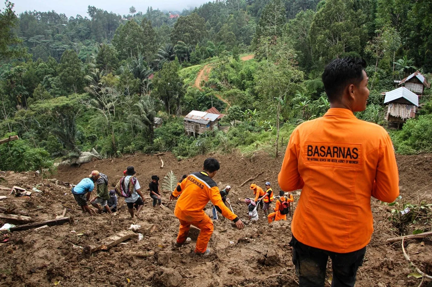 Lở đất nghiêm trọng tại Indonesia, nhiều người chết và mất tích