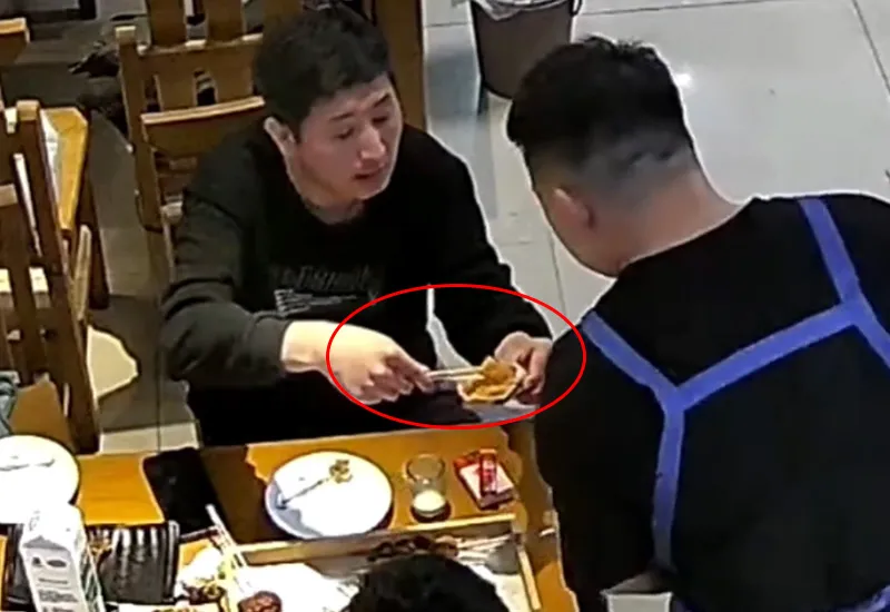 ds-thuc-khach-quyt-tien-tq-anh