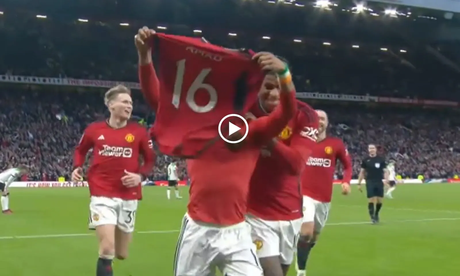 VIDEO: Amad Diallo xé lưới Liverpool, nhận thẻ đỏ đi vào đường hầm trong sự tán dương từ CĐV MU 