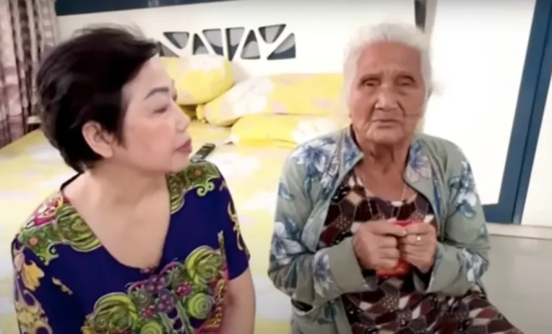 Nghe si gao coi bat khoc khi duoc khan gia tang tien o tuoi 88 00