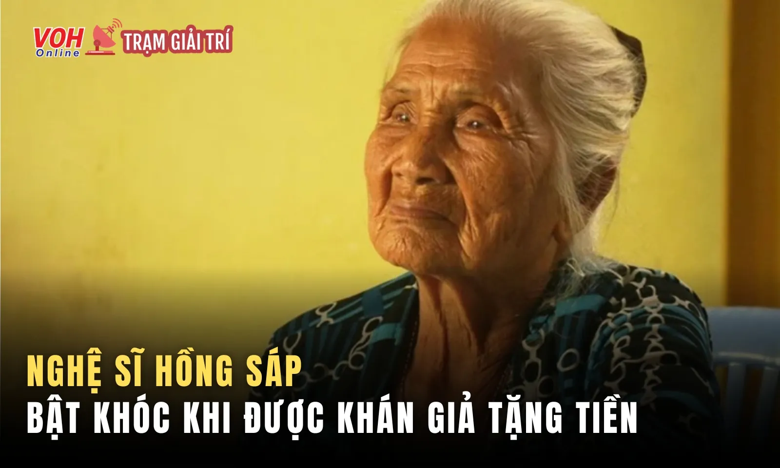Nghệ sĩ gạo cội bật khóc khi được khán giả tặng tiền ở tuổi 88