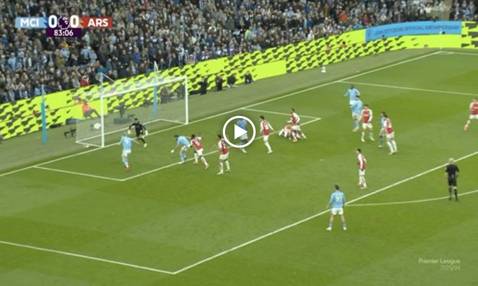 VIDEO: Haaland đệm bóng hụt ở khoảng cách 2m khiến Man City bỏ lỡ cơ hội kết liễu Arsenal 