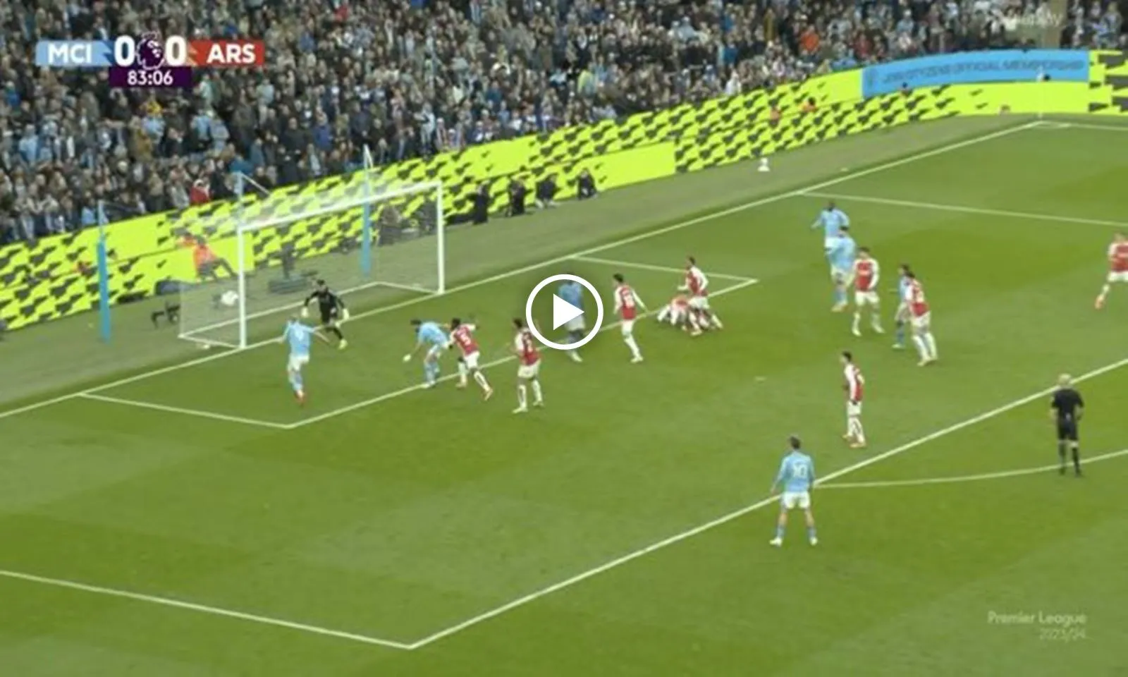 VIDEO: Haaland đệm bóng hụt ở khoảng cách 2m khiến Man City bỏ lỡ cơ hội kết liễu Arsenal 