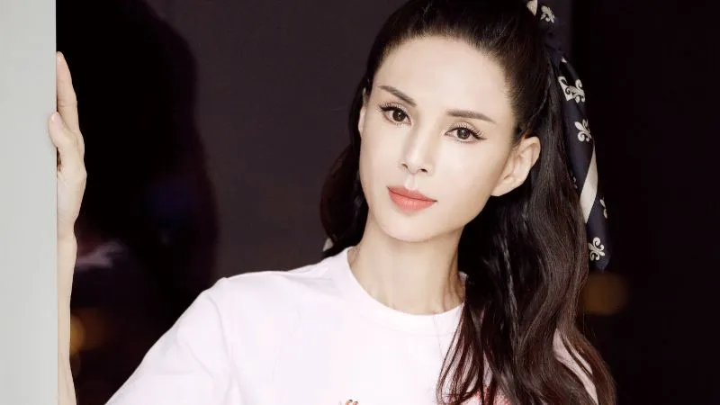 voh-cuoc-doi-cua-co-co-dep-nhat-man-anh-tram-cam-vi-tinh-song-co-doc-khong-chong-con-btv198 (4)