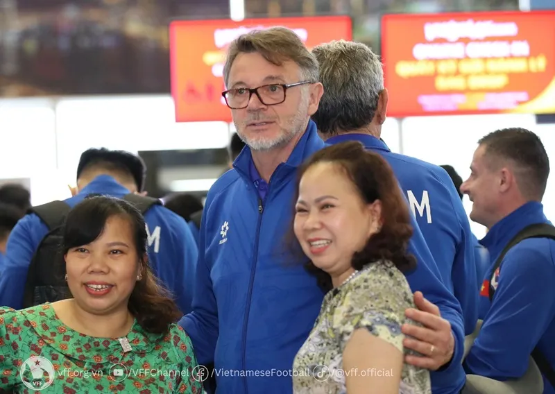 hlv-troussier-roi-viet-nam-toi-se-nho-noi-nay-biet-dau-chung-ta-co-the-gap-lai-tai-olympic-paris 1