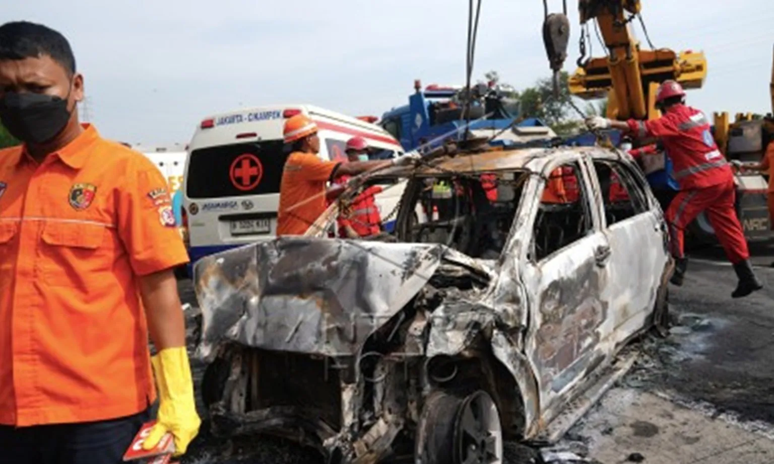 Indonesia: Tai nạn liên hoàn khiến 12 người chết, 2 người bị thương