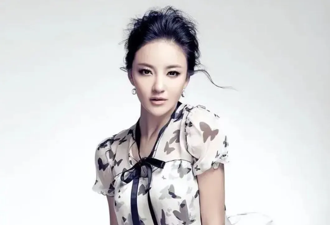 luu-nguyet-phi-110424-3