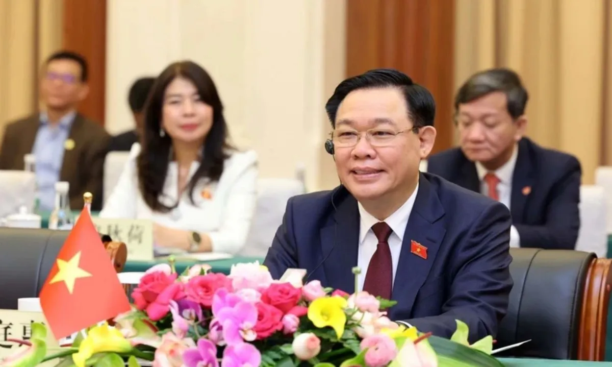 chu-tich-quoc-hoi-vuong-dinh-hue-1204-8363