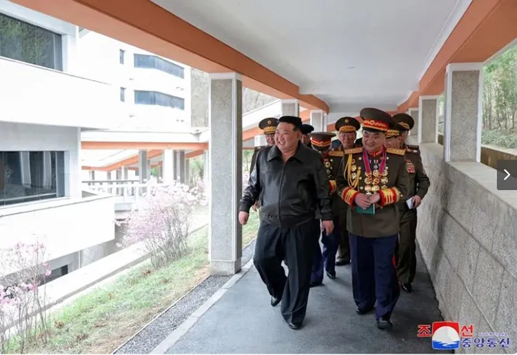 Nhà lãnh đạo Triều Tiên Kim Jong Un nói “giờ là lúc chuẩn bị cho chiến tranh”