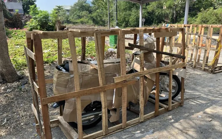 Sạt lở hầm đường sắt Bãi Gió Các đoàn tàu chở hàng đứng hình