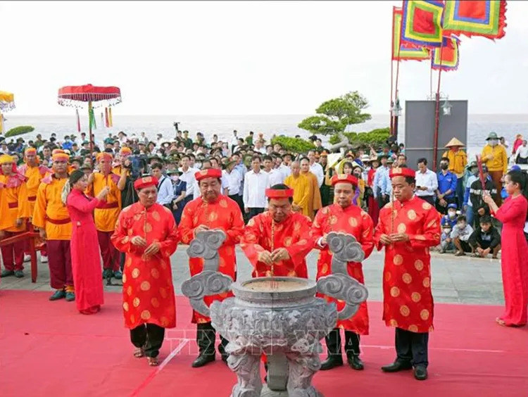 Cà Mau: Dâng hương tri ân Đức Quốc Tổ Lạc Long Quân