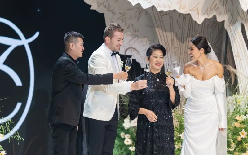Toàn cảnh đám cưới Minh Tú_ cô dâu - chú rể quá đẹp đôi, hội bạn toàn Hoa - Á hậu catwalk siêu cháy7