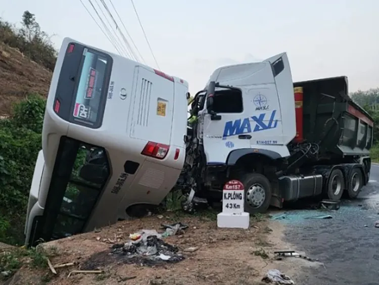 Nguyên nhân vụ tai nạn trên Quốc lộ 24 khiến 1 người chết, hàng chục người bị thương