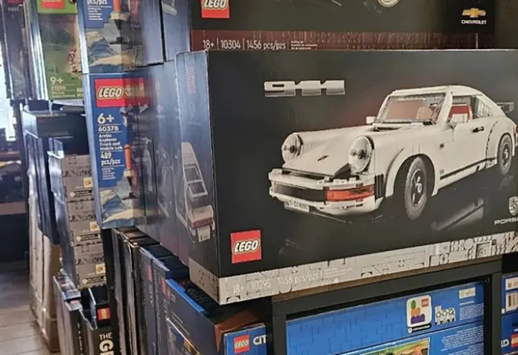 Cảnh sát bắt giữ 4 tên trộm các bộ đồ chơi Lego trị giá 300.000 USD