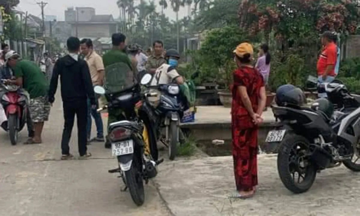 Quảng Nam: Thi thể bé gái sơ sinh chưa cắt dây rốn nằm dưới kênh