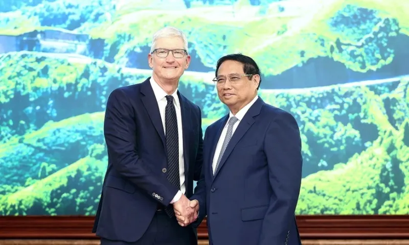 Thủ tướng đề nghị Apple hỗ trợ đào tạo nguồn nhân lực chất lượng cao