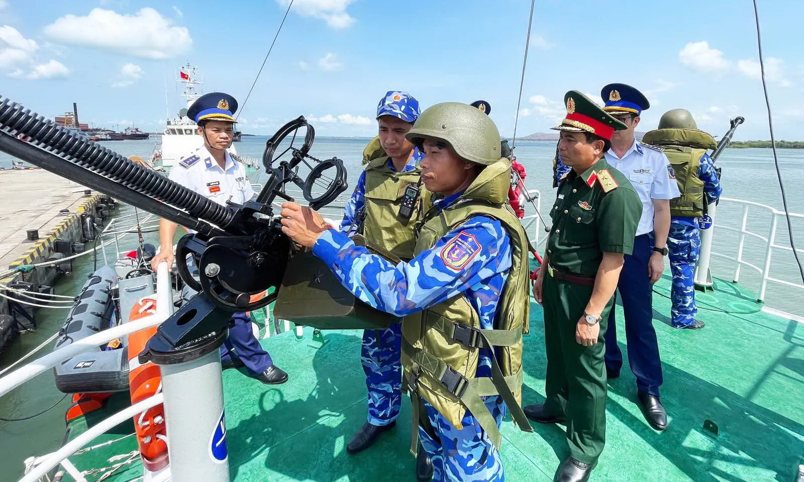 Bộ Tổng Tham mưu kiểm tra công tác sẵn sàng chiến đấu tại Bộ Tư lệnh Vùng Cảnh sát biển 3-2