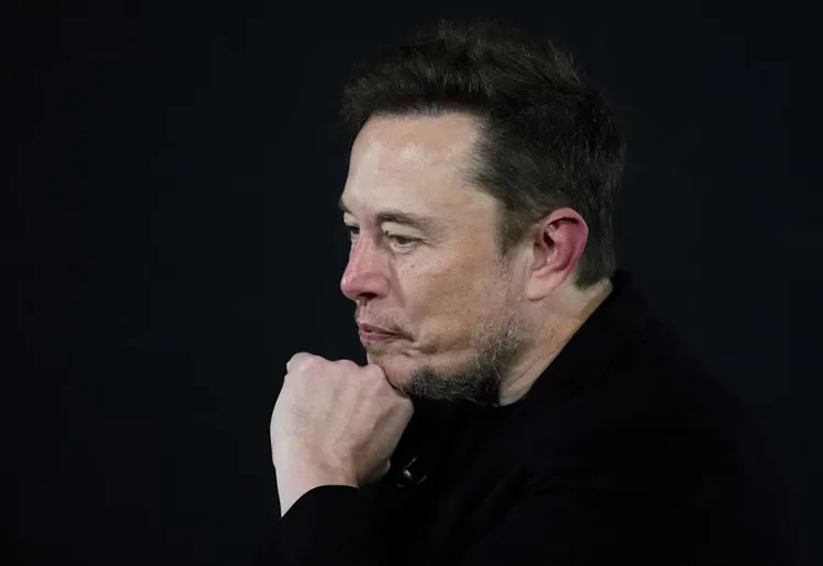 Elon Musk đang cân nhắc việc bắt người dùng mới phải trả phí để tương tác trên X  PA Wire