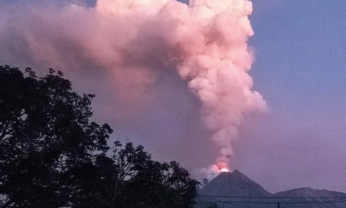 Indonesia: Núi lửa Ruang phun trào, hàng trăm người sơ tán