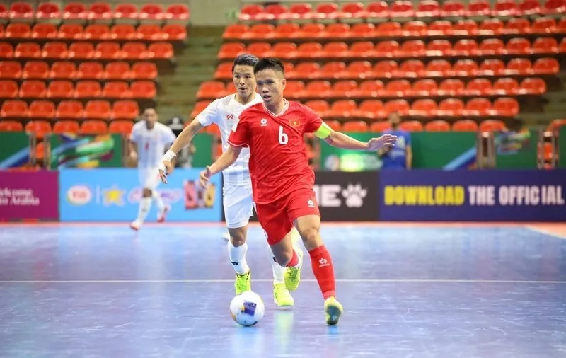 Tuyển futsal Việt Nam gặp khó trước hàng thủ của Myanmar - Ảnh: internet