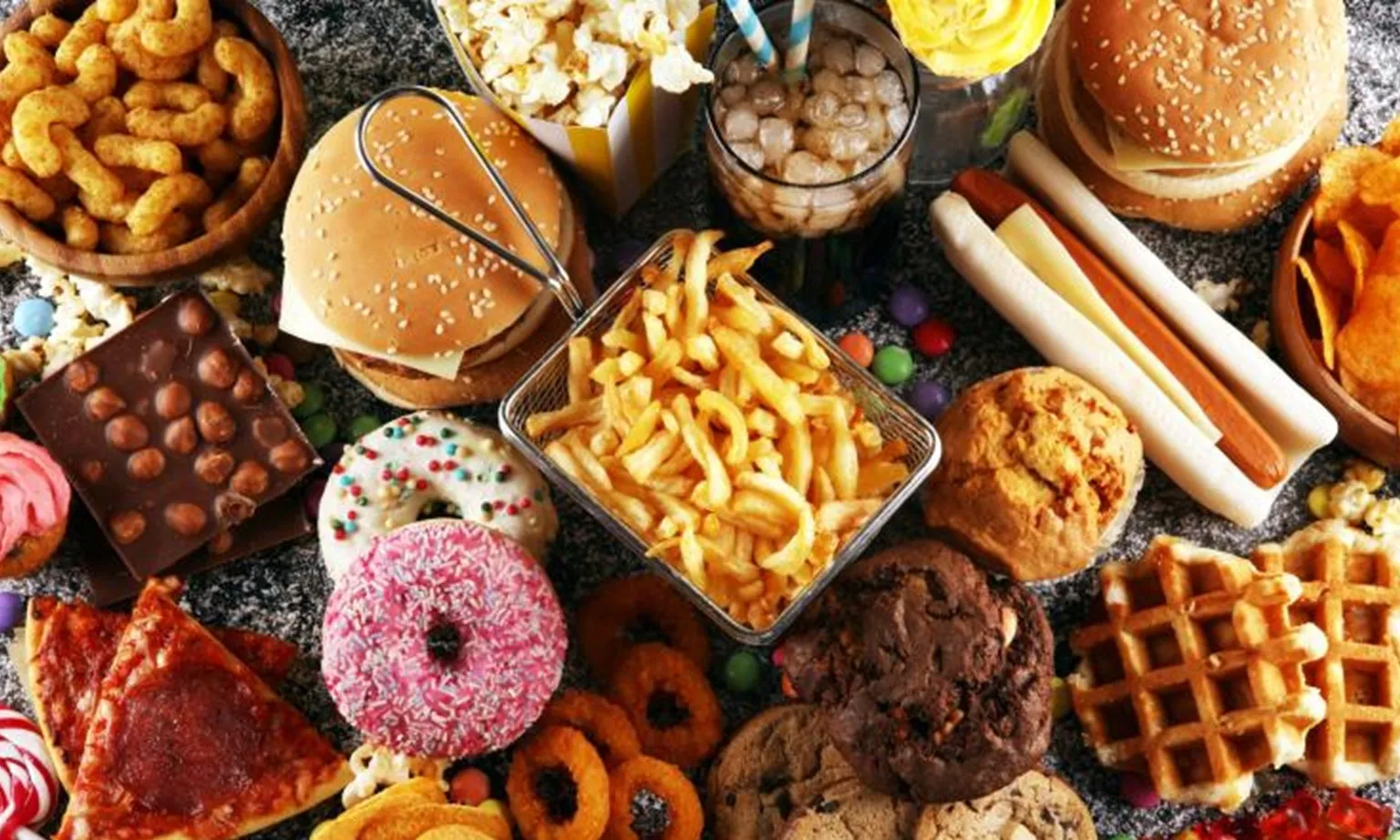 Thanh thiếu niên ăn nhiều đồ ăn vặt có thể gặp vấn đề về trí nhớ dài hạn