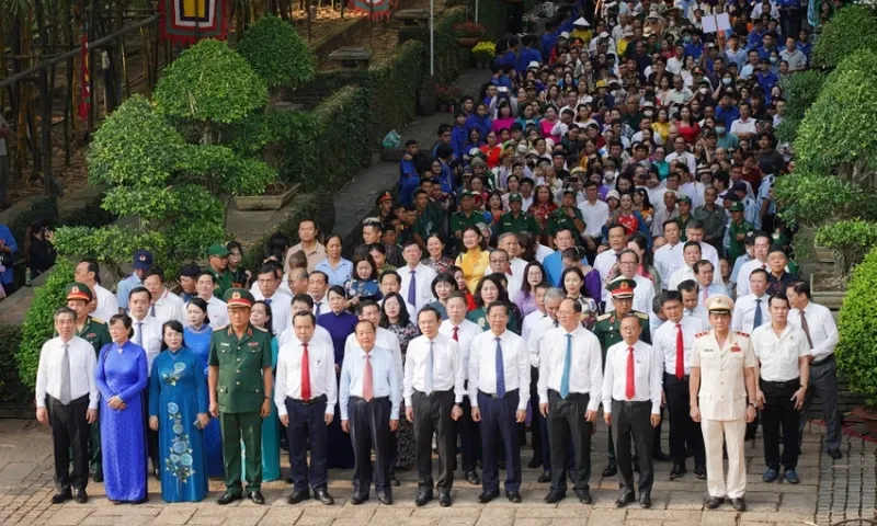 Lãnh đạo TPHCM dâng hương tưởng nhớ Vua Hùng