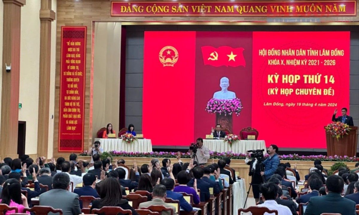 Bãi nhiệm chức vụ Chủ tịch HĐND và Chủ tịch UBND tỉnh Lâm Đồng