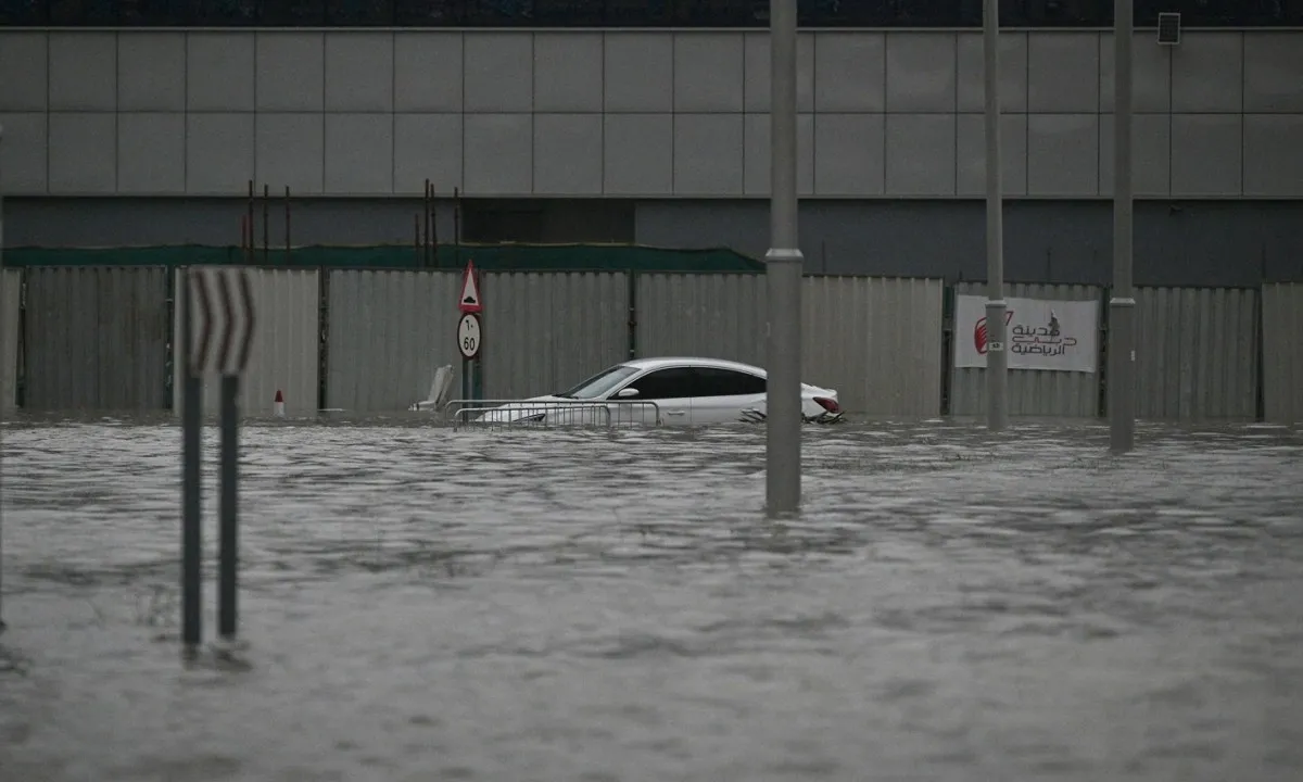 UAE “căng mình” khắc phục hậu quả mưa lũ kỷ lục 75 năm