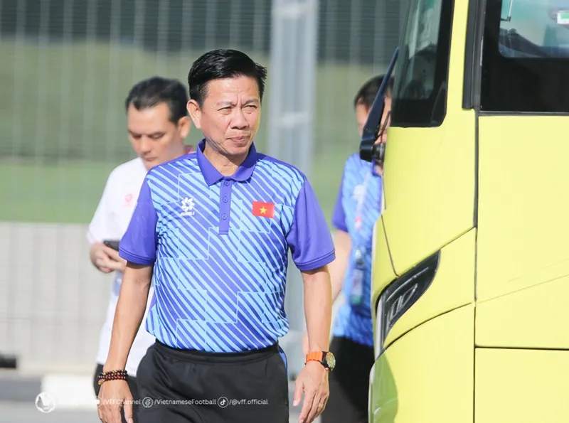 HLV Hoàng Anh Tuấn rất quen với việc phải xáo trộn đội hình - Ảnh: VFF