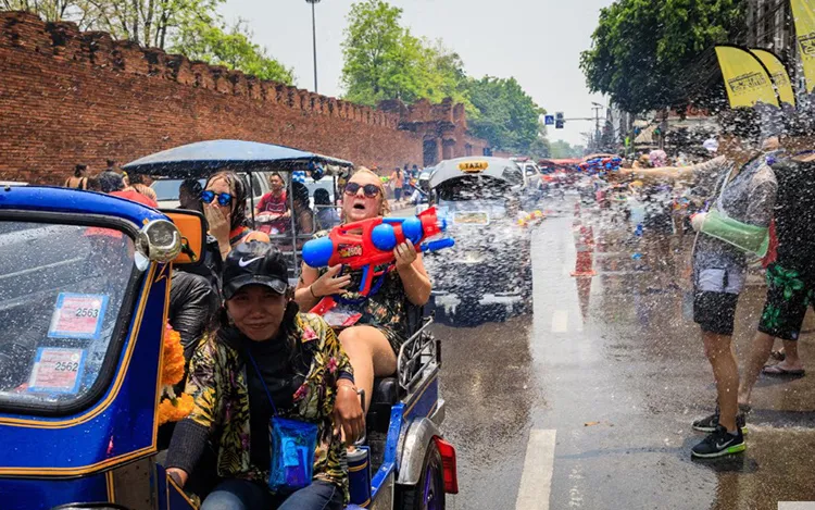 Bạn có thể bị ướt trong dịp Songkran  Ảnh Tổng cục Du lịch Thái Lan 