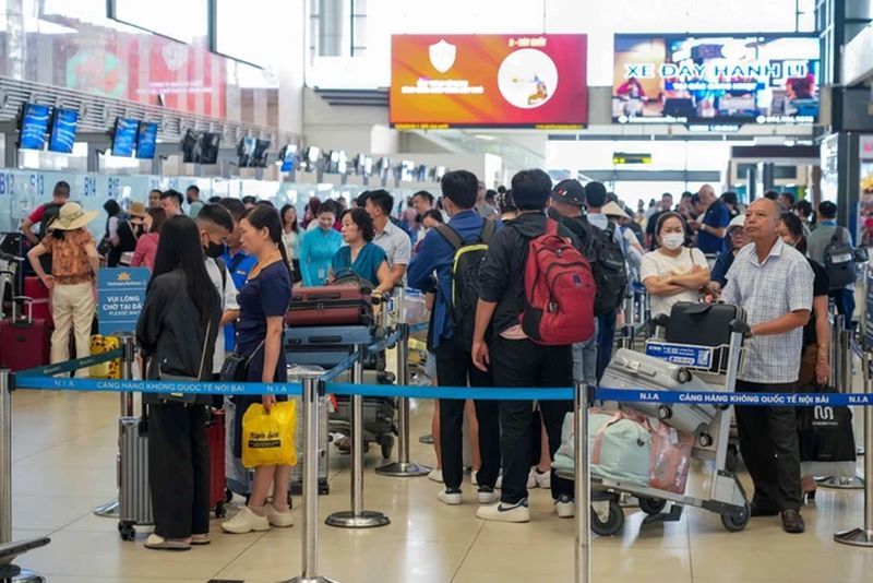Điểm tin sáng 21/4: Vé máy bay dịp lễ đang cạn nhanh | Thương mại điện tử tăng trưởng vượt bậc