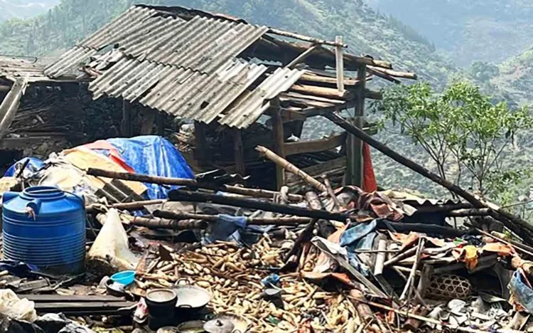 Sập nhà do mưa to, gió lớn ở Đồng Văn (Hà Giang) khiến 1 người tử vong