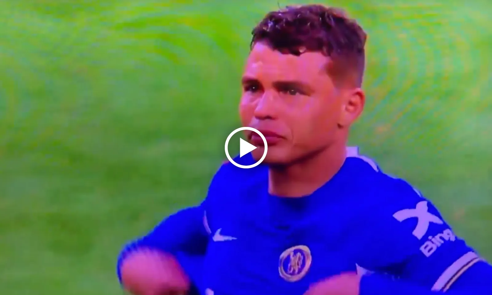 VIDEO: Thiago Silva khóc nghẹn, còn đồng đội Chelsea lại đùa giỡn với Grealish