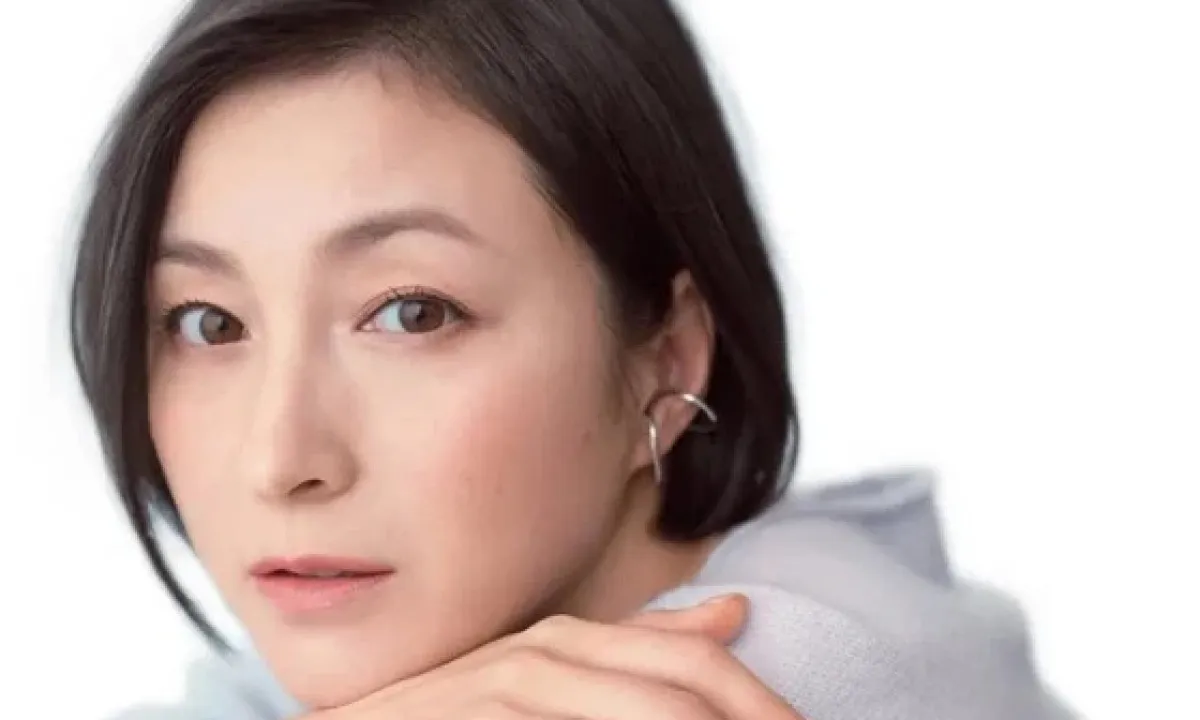 Ryoko Hirosue đứng đầu danh sách các sao nữ Nhật Bản ngoại tình khó tha thứ nhất