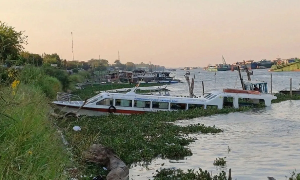 Hướng dẫn viên trong vụ phà đâm tàu Hàng Châu trên sông Tiền đã tử vong