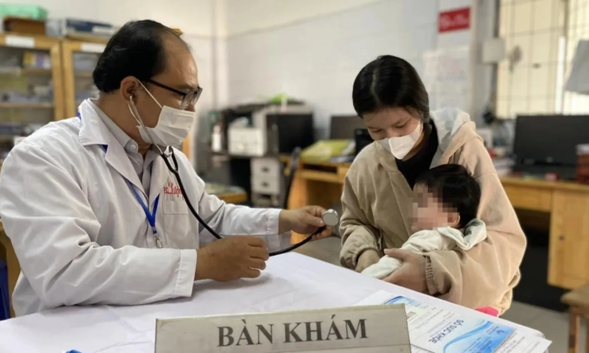 TPHCM sẵn sàng 13.000 liều vaccine 5 trong 1 cho trẻ tại các trạm y tế