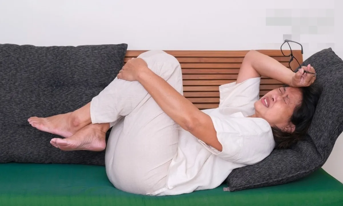 Tại sao thường xuyên đau bụng và khó chịu?