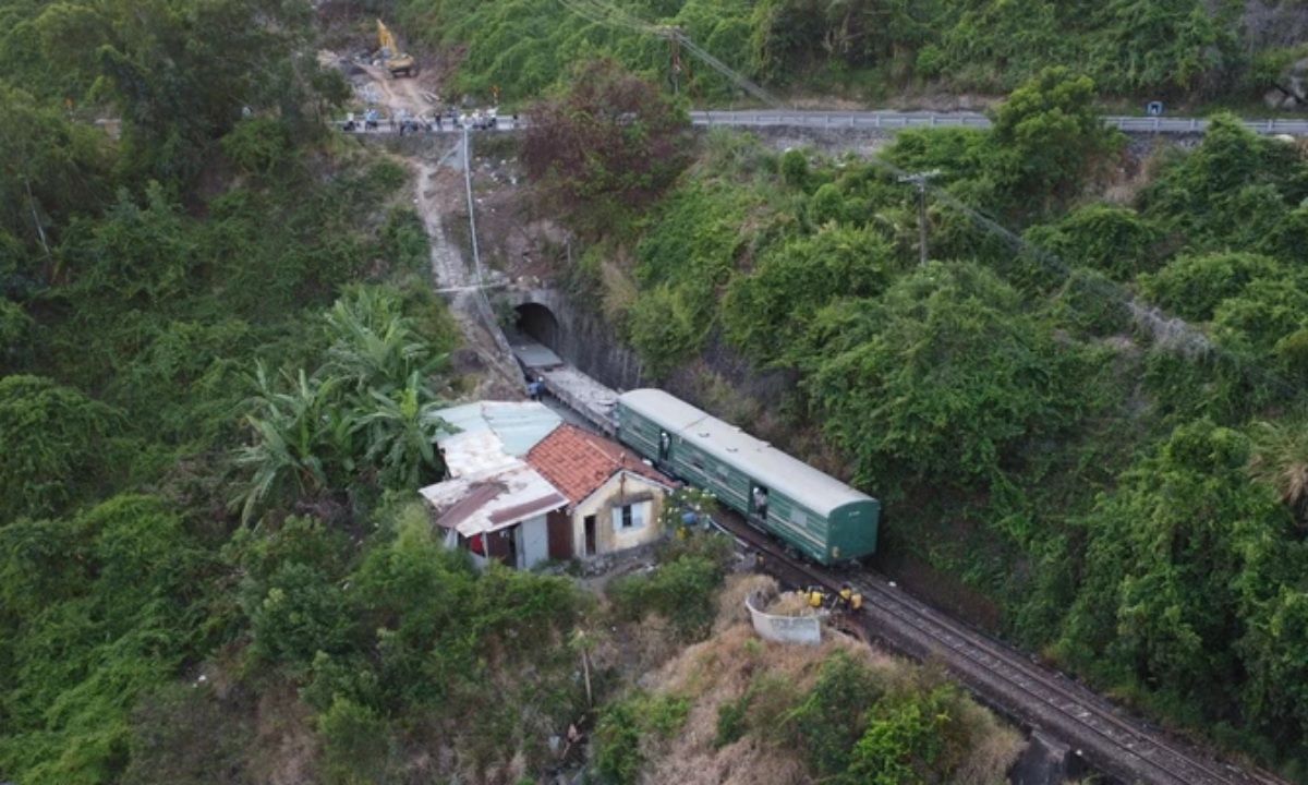 Cho phép tốc độ tàu đi qua hầm Bãi Gió đạt 15km/h