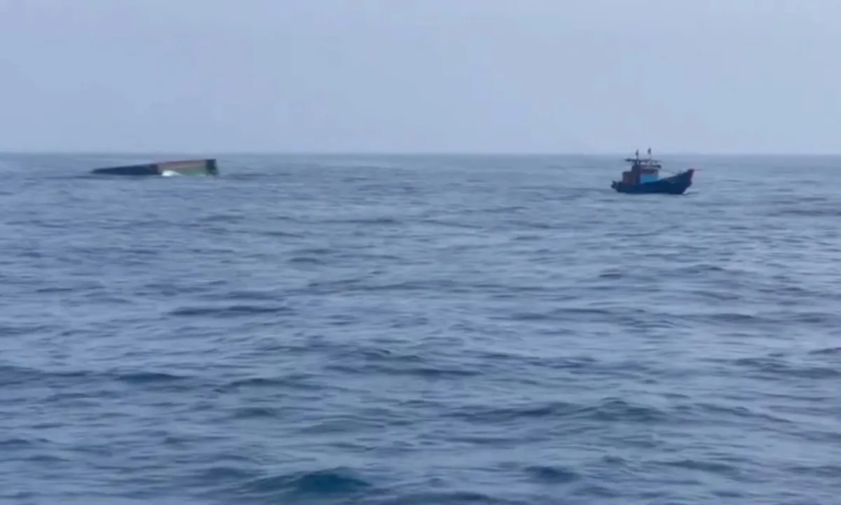 Vụ sà lan chìm trên biển Lý Sơn: Vớt được 3 thi thể
