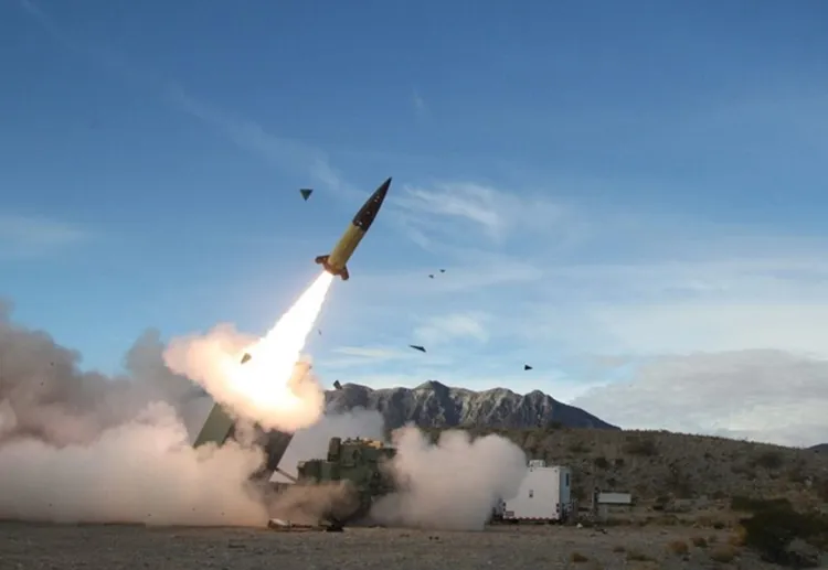 Ukraine nhận các tên lửa ATACMS đầu tiên  Ảnh Defense News 