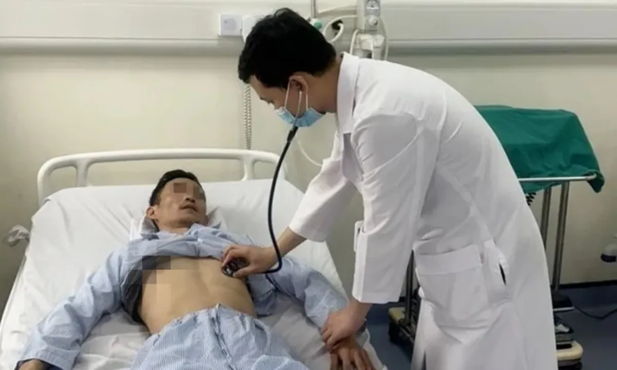 Hà Nội: Một người đột ngột ngừng tim khi chơi cầu lông