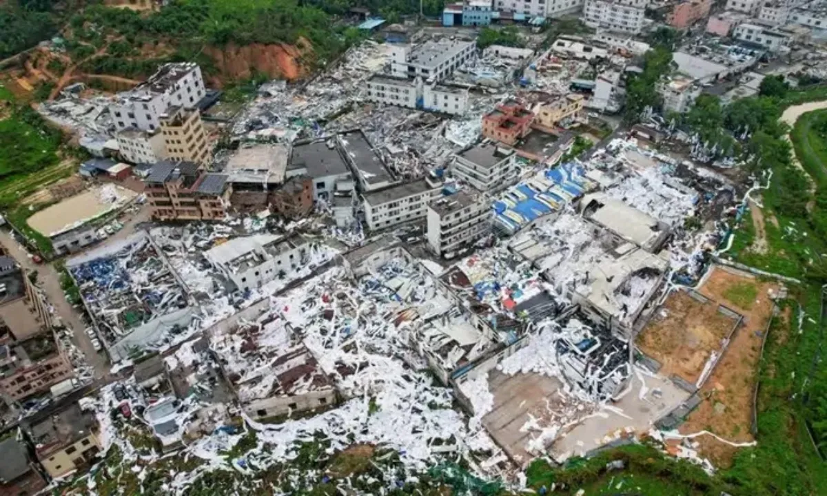 Lốc xoáy tấn công  Quảng Châu, Trung Quốc: Gần 40 người thương vong