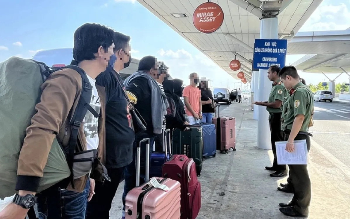 Trục xuất 9 người Malaysia trong đường dây lừa đảo