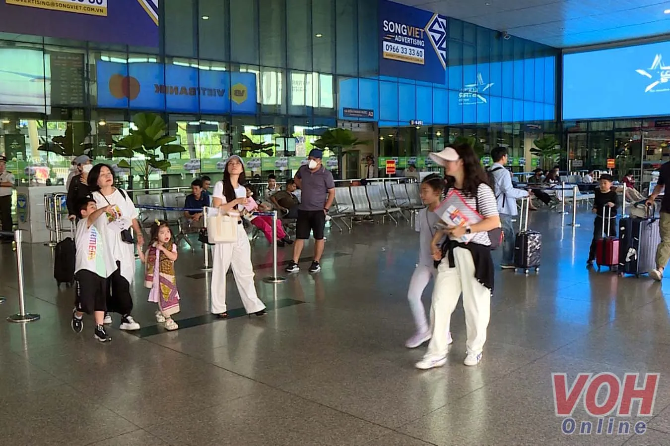Các bến xe và sân bay thông thoáng, không đông đúc những ngày cuối lễ