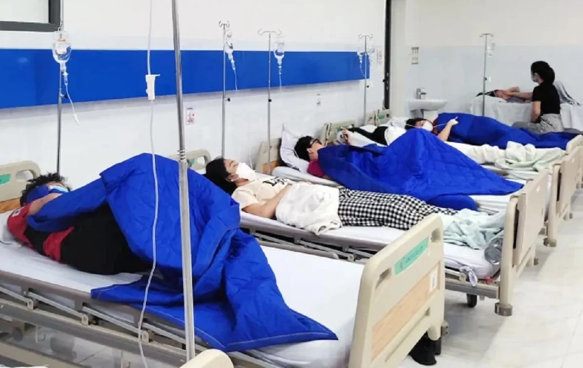 15 học sinh tiểu học nhập viện nghi ngộ độc thực phẩm