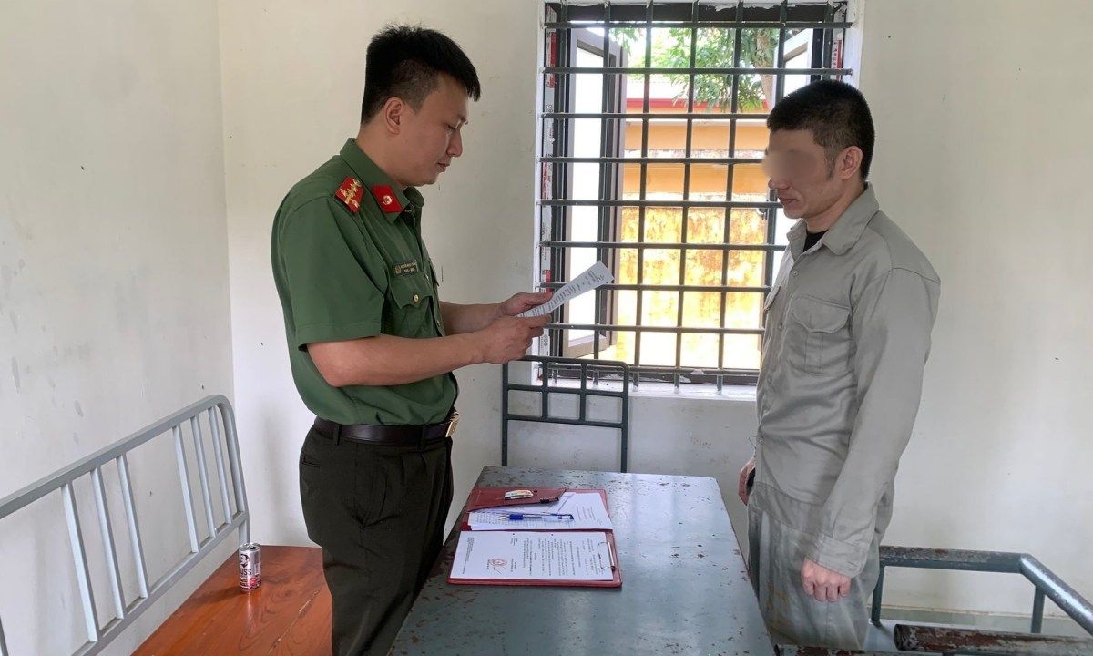 Khởi tố đối tượng chống trả công an bằng súng côn