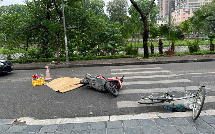 Xe máy đụng xe đạp, người phụ nữ đi xe máy tử vong tại chỗ