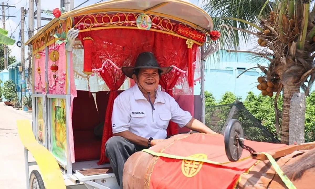 Người đàn ông sở hữu chú ngựa sắt có thể chạy đến 30 km/h